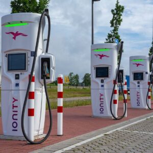 EV Charging Market: Trends and Projections for Commercial Stations