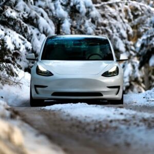 Electric Cars and Cold-Weather Performance: Powering Through Chilly Challenges