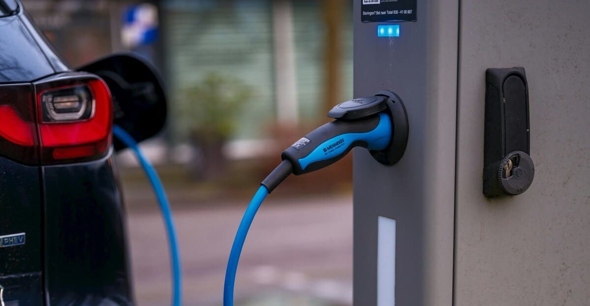 What is Dynamic Load Management? Prevent Overloads When Charging EVs ...